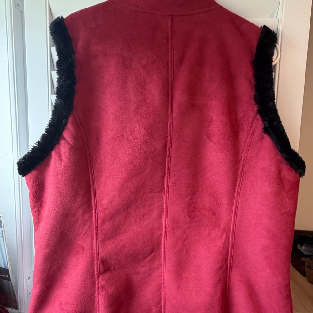 Women's Red and Black Faux Fur Vest - Picture 5 of 5